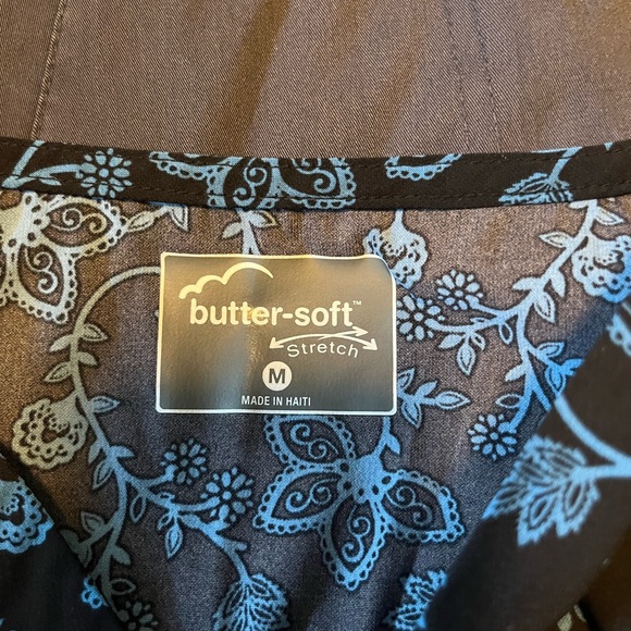 Women’s Uniform Advantage Buttersoft Stretch Scrub Top - Picture 3 of 3